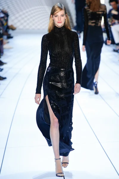 Look 32
